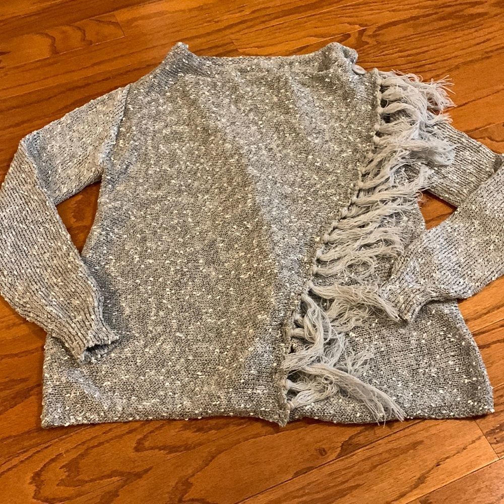Ceasikery Size Large pull over sweater with tassel details